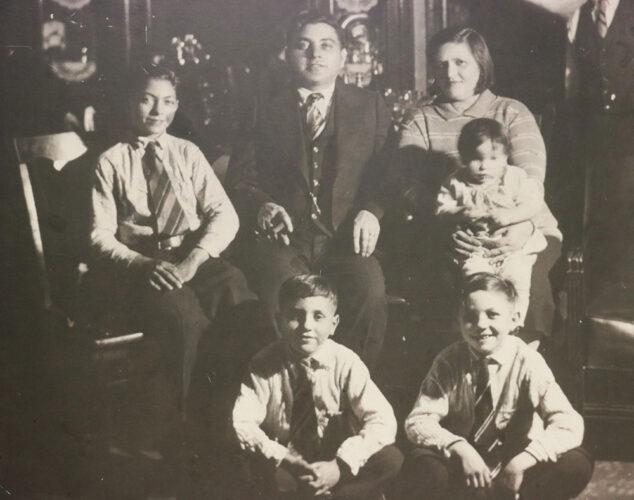 The Kreiter Boys (Circa 1927) — (Back, left-right): Davie Kreiter, Samuel Kreiter, Pauline Kreiter, Nusie Kreiter, (Front, left-right): Boomie Kreiter, Harry Kreiter